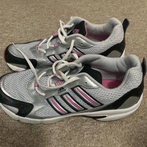 Adidas Women’s Sneaker Size 6